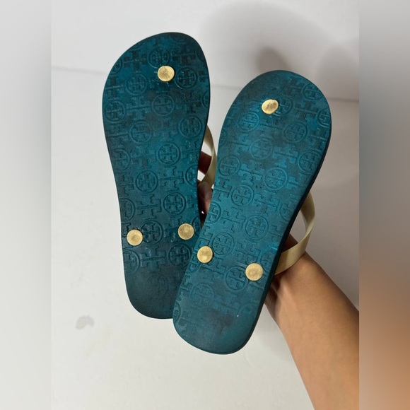 TORY BURCH BLUE PRINT RUBBER FLIP FLOPS - Picture 7 of 10